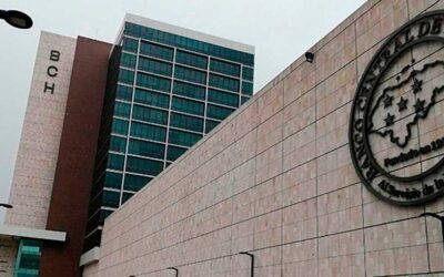 Analistas destacan política económica implementada por BCH